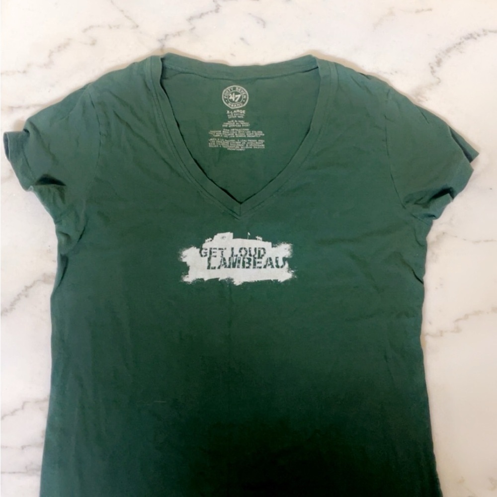 Packer Green Bay 47 brand Get Loud Lambeau EUC Green Women's V-Neck Top